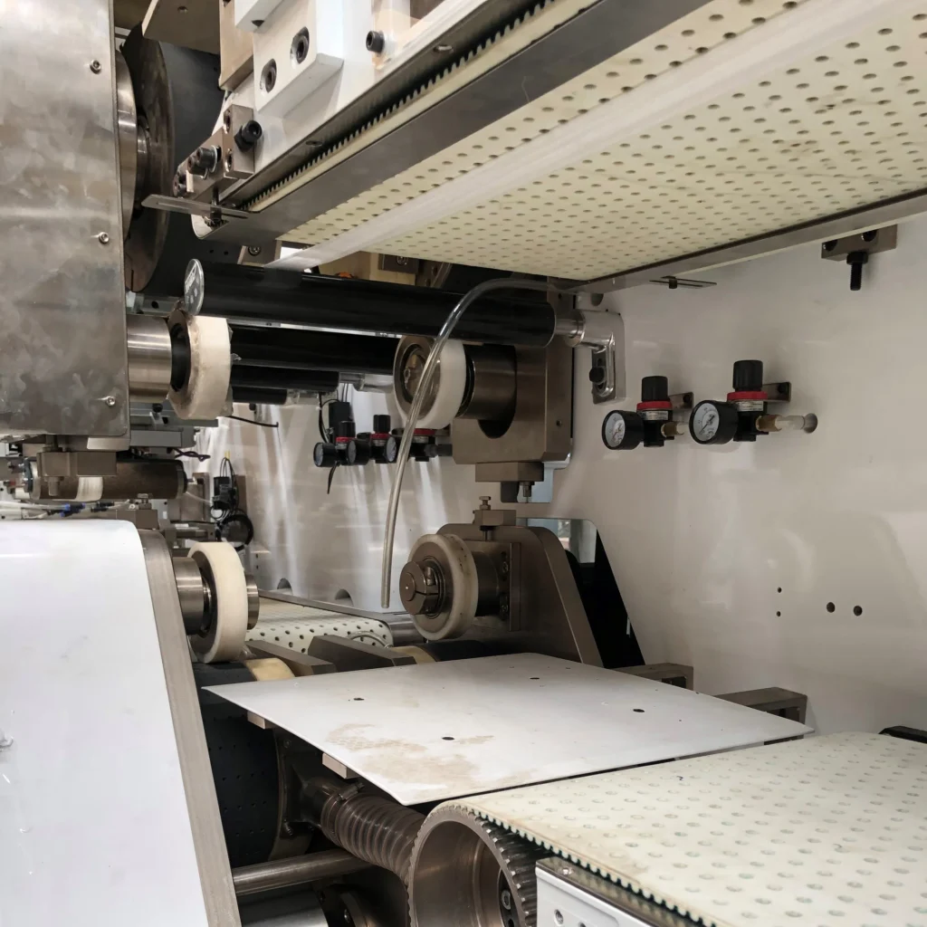 Cutting and Conveying Section of Underpad Machine Welldone Hygiene Machinery