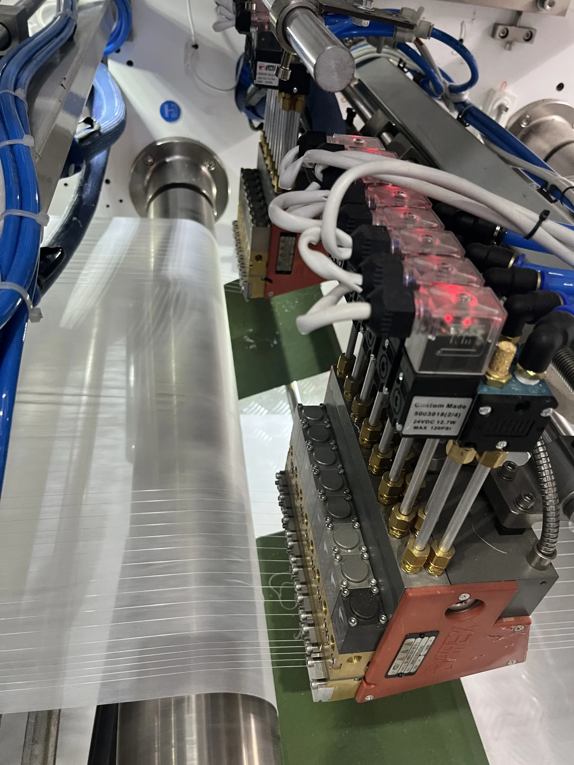 Welldone adult pull up diaper machine inner waistband spandex feeding and glue application station