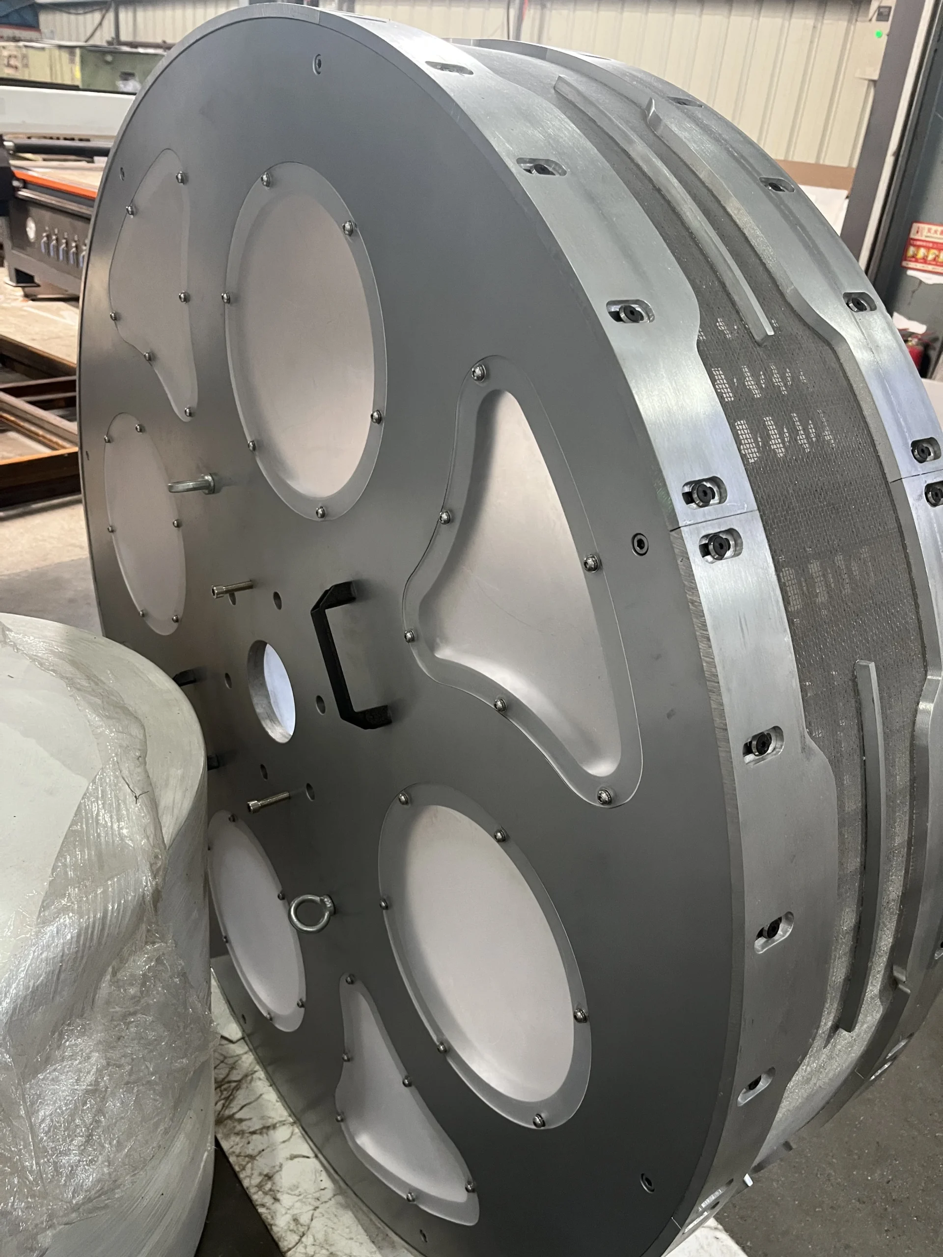 Adult diaper line forming drum with recessed core mould profiles