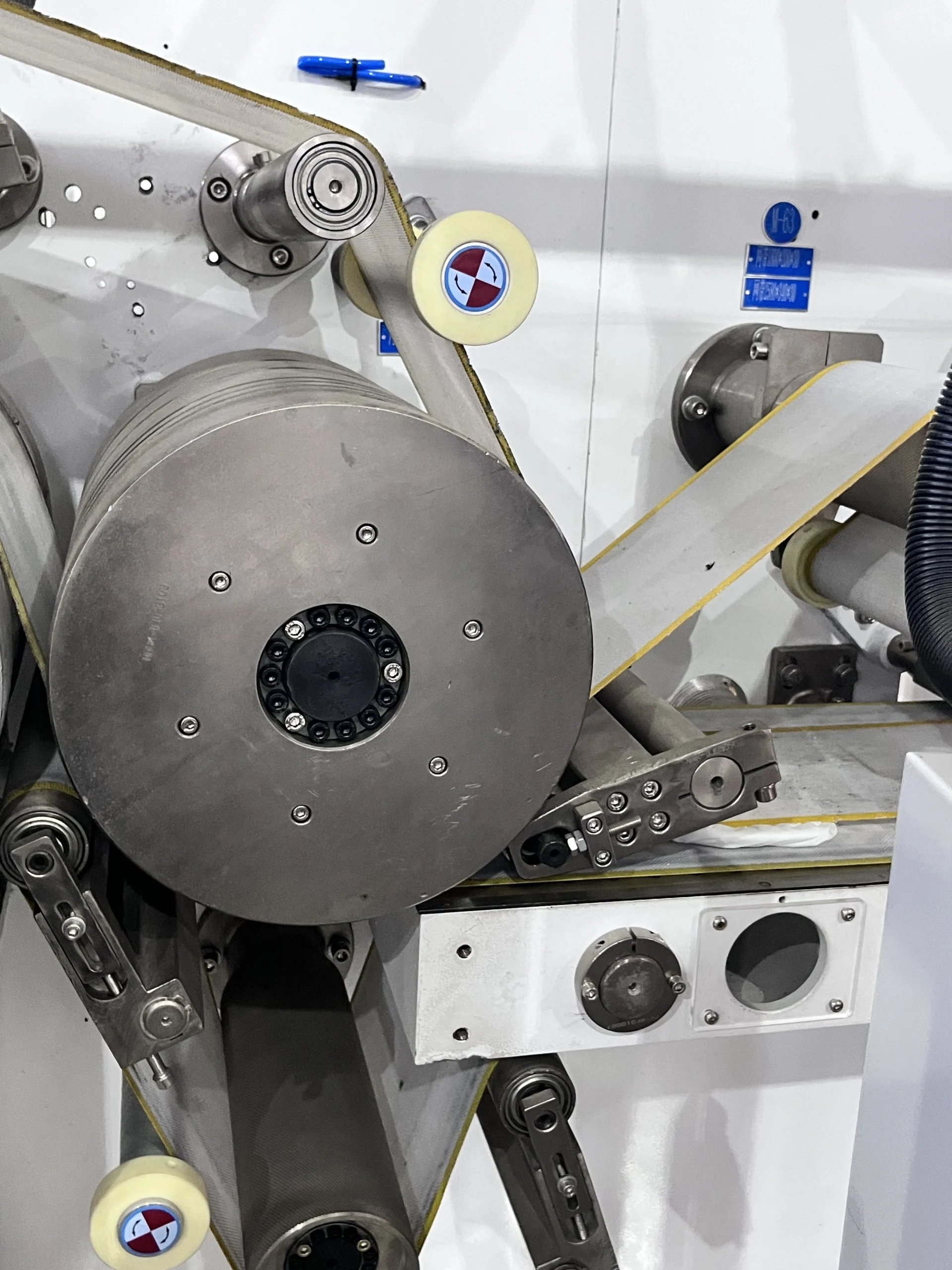 Cutting die and size change tooling on a baby pull-up diaper line