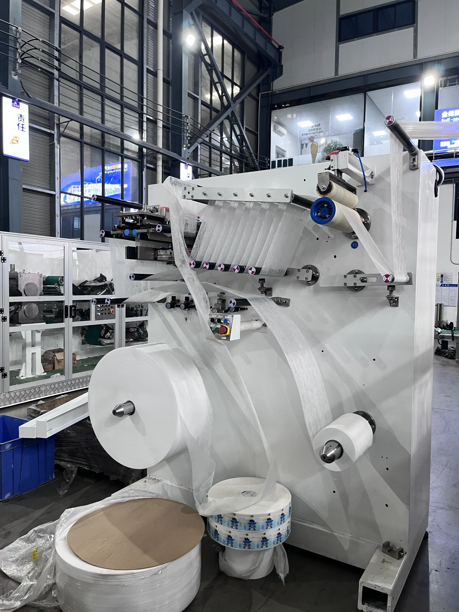 Inner waistband nonwoven unwind and guiding section